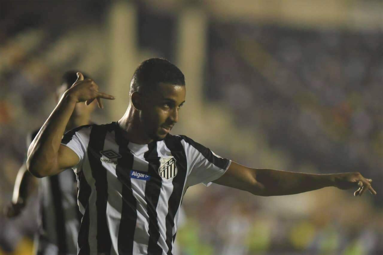 Titular, Jorge marcou seu primeiro gol com o Santos que garantiu a classificação na Copa do Brasil