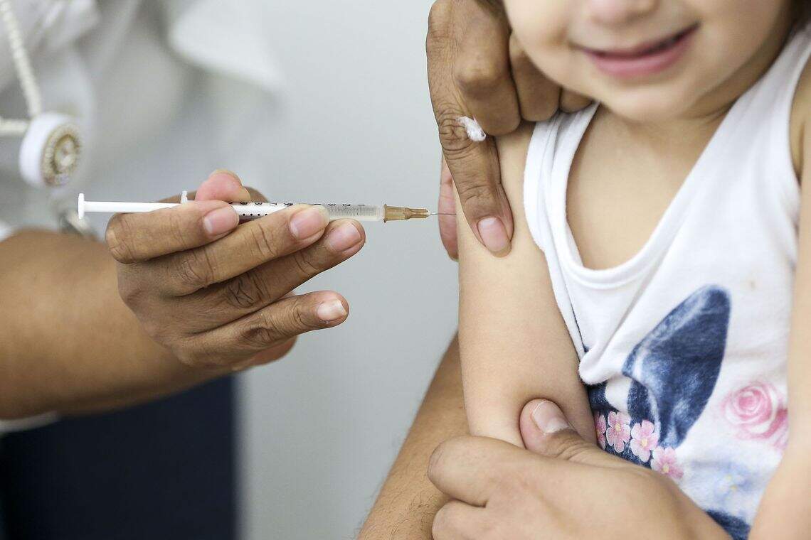 Santos recebe vacinas, mas Saúde afirma que remessa não é suficiente