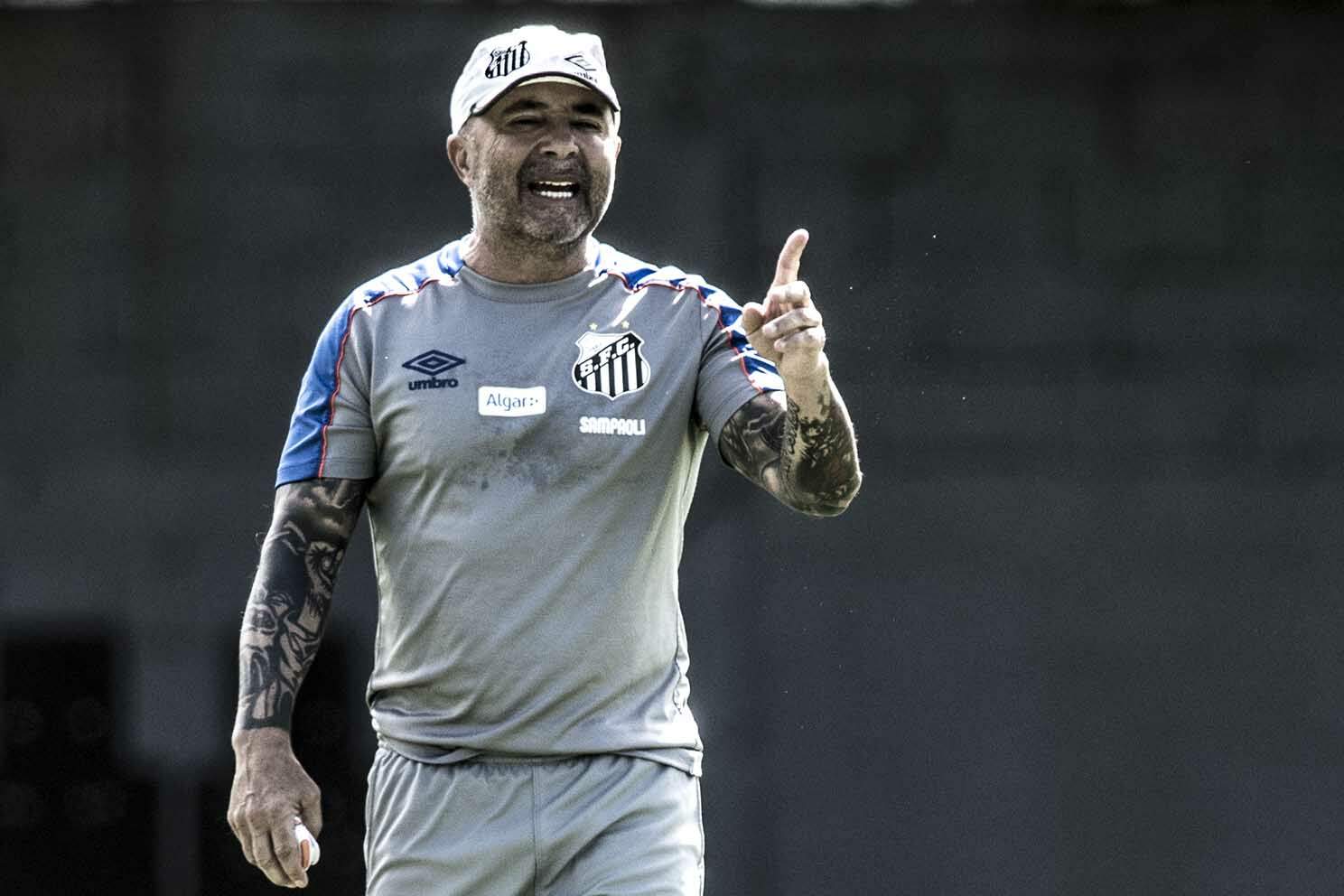 Treinador argentino iniciou trajetória com o pé direito após o Santos vencer o Grêmio por 2 a 1