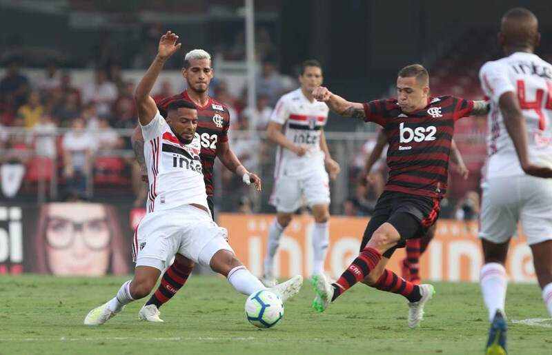 Flamengo abriu o placar na primeira etapa, mas São Paulo buscou o empate