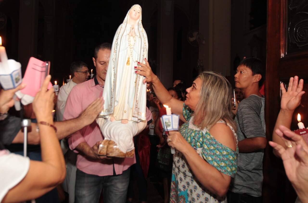 Na Igreja do Imaculado Coração de Maria, em Santos, fiéis reverenciaram imagem de Nossa Senhora