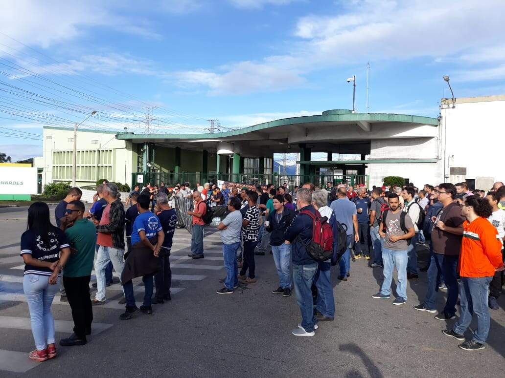 Petroleiros participam de ato unificado da greve nacional da educação 