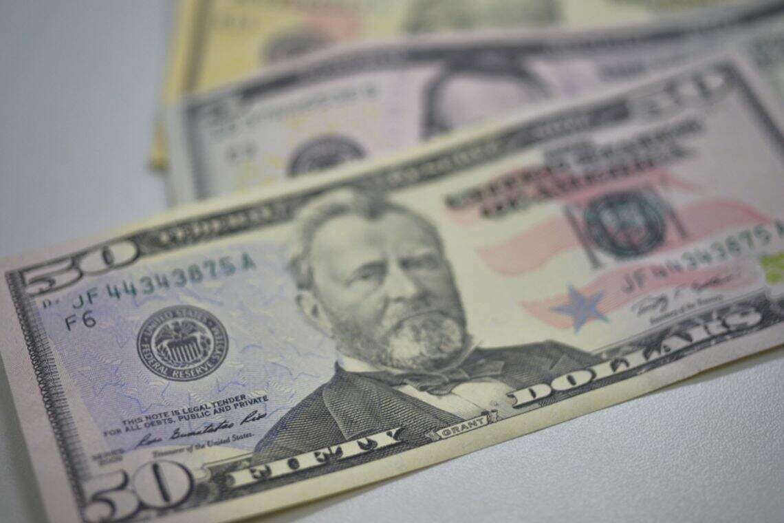 Dólar cai a R$ 3,82 com expectativa de avanço da reforma da Previdência