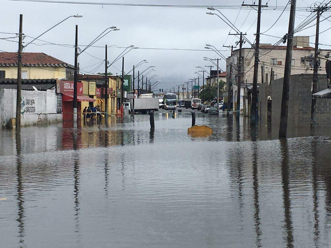 Ruas foram tomadas pelas águas após o temporal da última segunda-feira