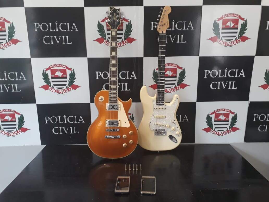 Segundo a polícia, as duas guitarras foram roubadas em São Paulo