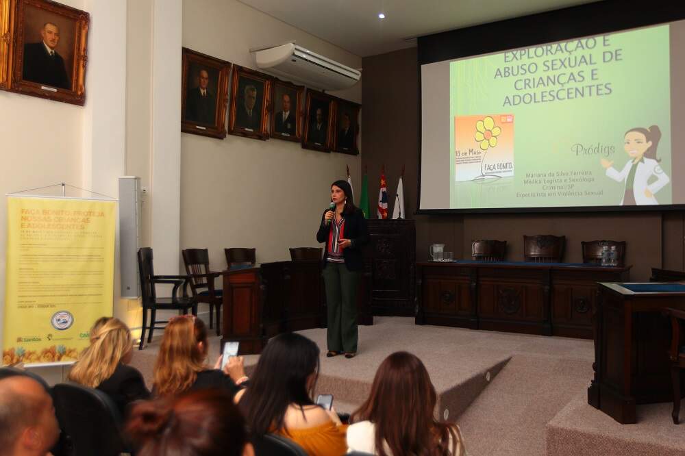 Médica legisla e sexóloga criminal proferiu palestra na Associação Comercial de Santos