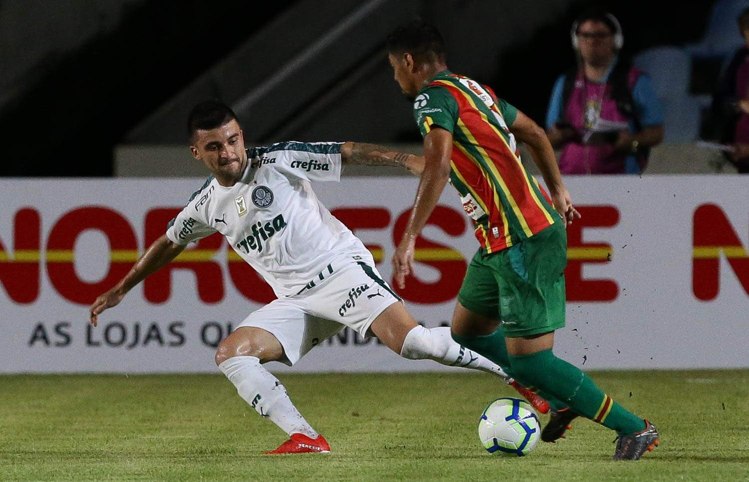 Nos acréscimos, Palmeiras venceu o Sampaio Corrêa em São Luís