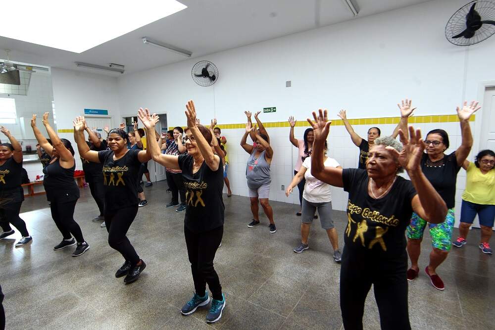 Aulas do grupo Bailando, de Praia Grande: 30 mulheres participam do projeto