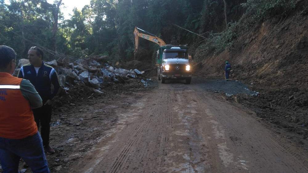 Estrada do Guaraú, em Peruíbe, foi liberada neste domingo
