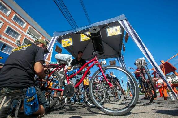Para participar, os ciclistas precisam procurar a bicicletaria participante no dia e horário da ação