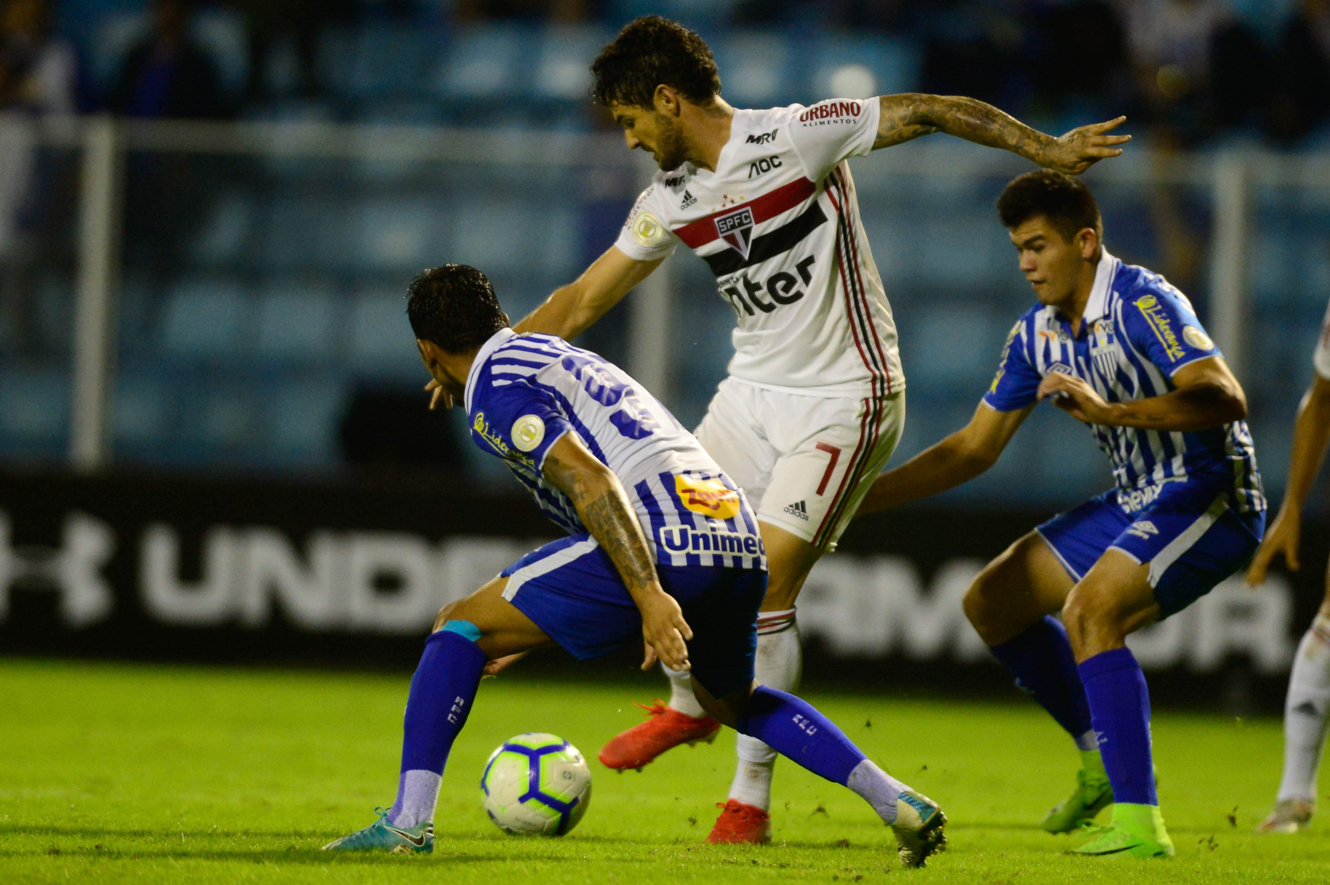 As melhores chances do São Paulo saíram com Alexandre Pato