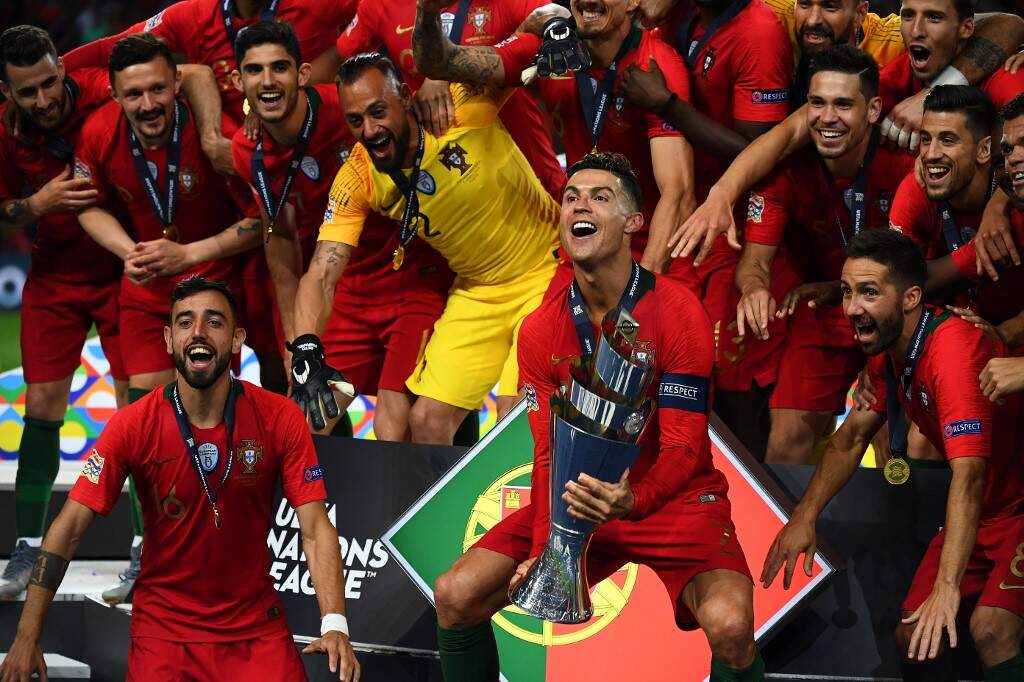 Cristiano Ronaldo ergue troféu de Portugal, que fatura primeira edição da Liga das Nações