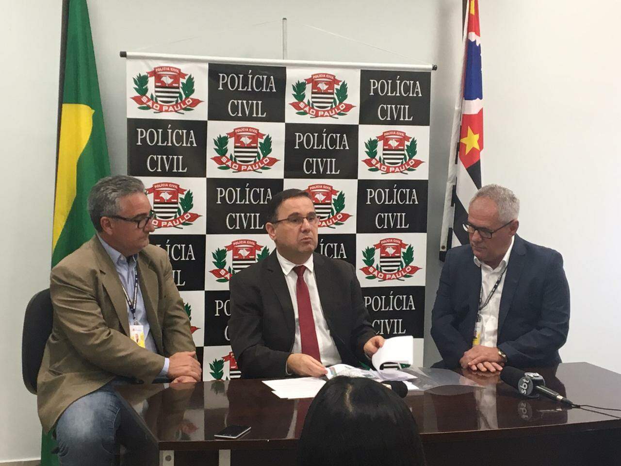 Membros do Legislativo participaram de reunião com o delegado Manoel Gatto Neto para discutir melhorias no prédio 