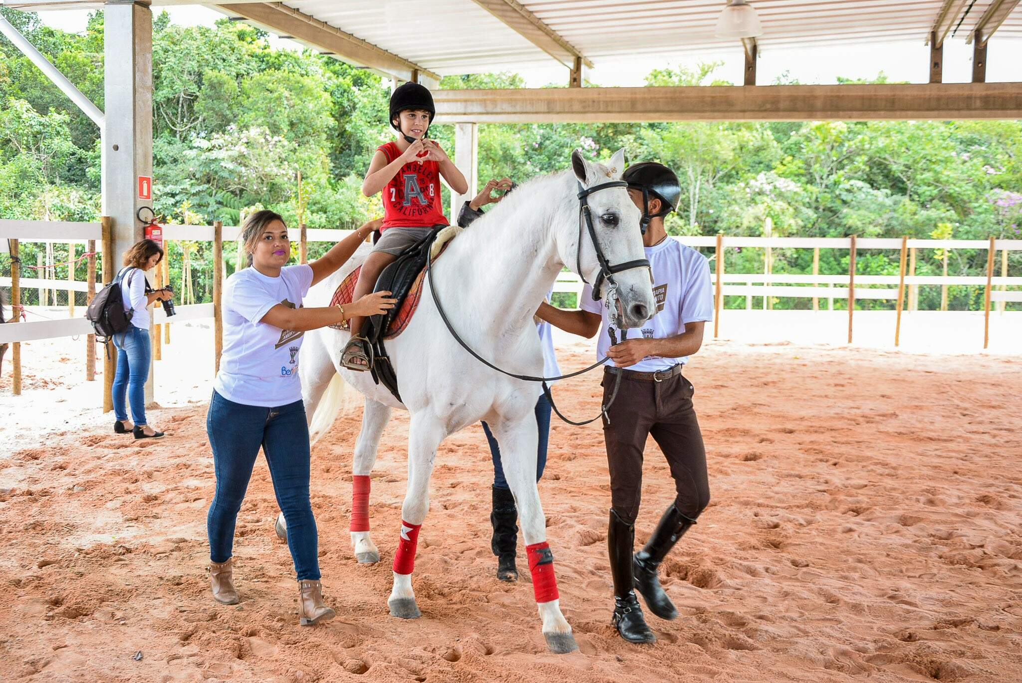 Terapia com cavalos estimula o desenvolvimento da mente e do corpo