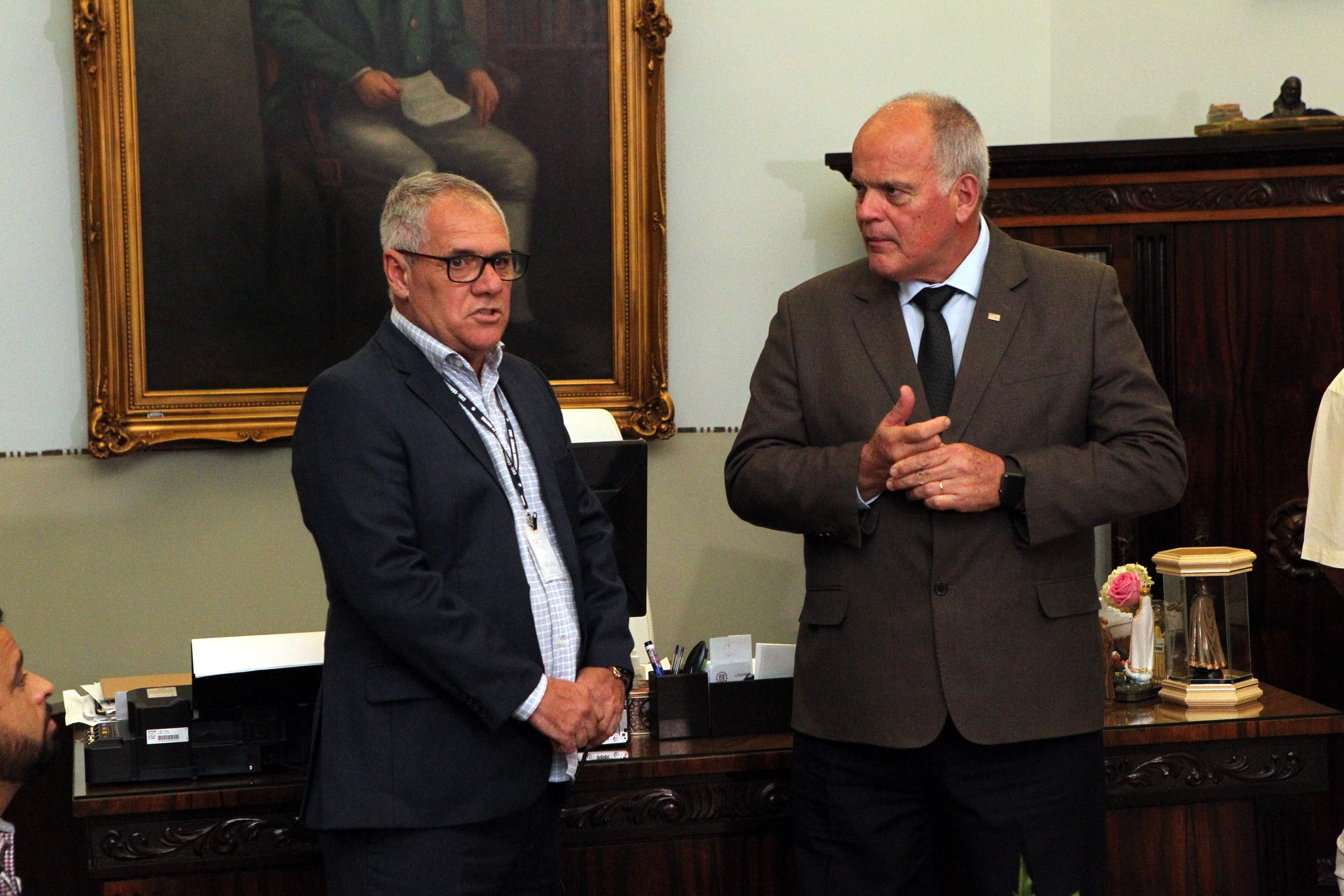 Reunião com o general João Camilo Pires de Campos aconteceu na sala da presidência da Câmara