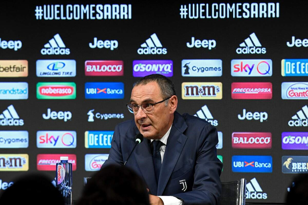 Juventus demite Maurizio Sarri após eliminação nas oitavas da Liga dos Campeões