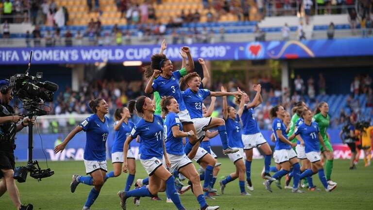 Itália conseguiu nesta terça-feira a classificação às quartas de final ao derrotar a China por 2 a 0