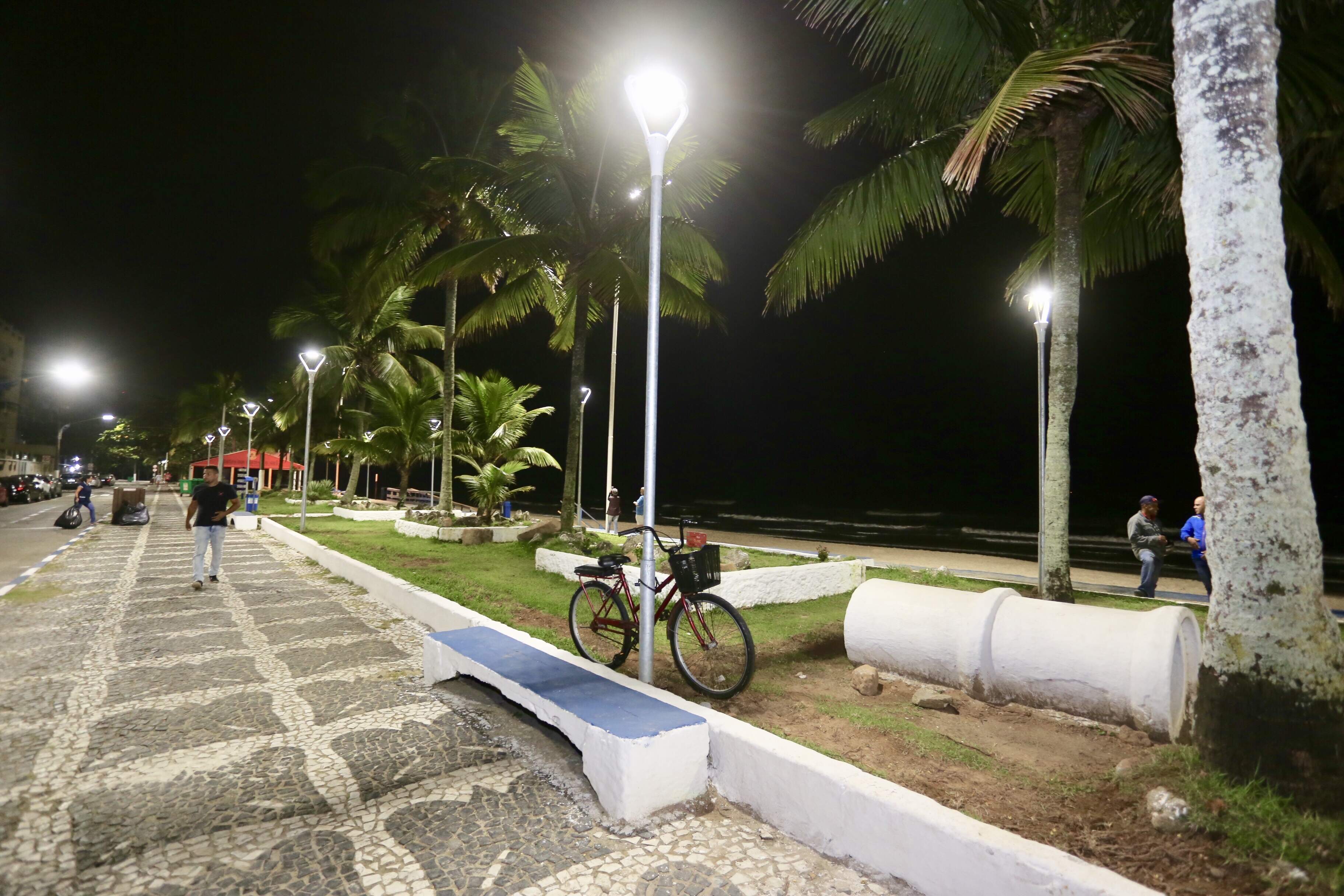 Praia do Tombo recebeu novo sistema de iluminação