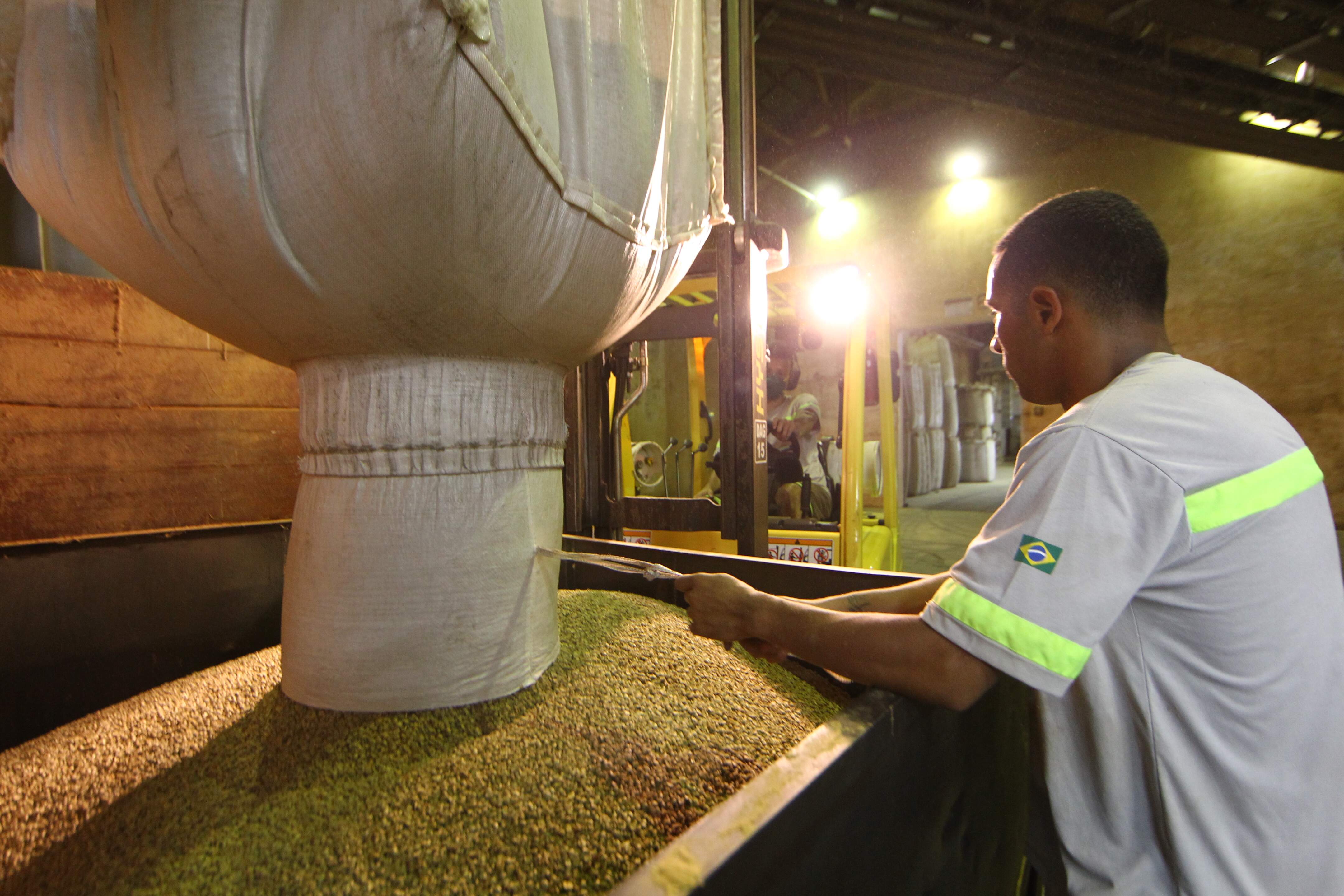 Mais de 32 milhões de sacas de 60 kg de café foram embarcadas pelo Porto de Santos