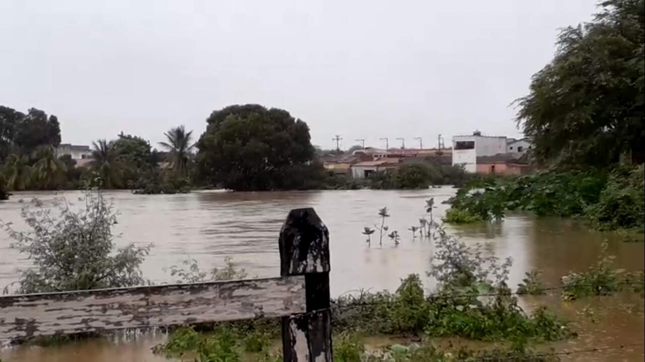 Barragem do Quati sofreu rachaduras que ocasionou inundações de áreas e bairros de Coronel João Sá