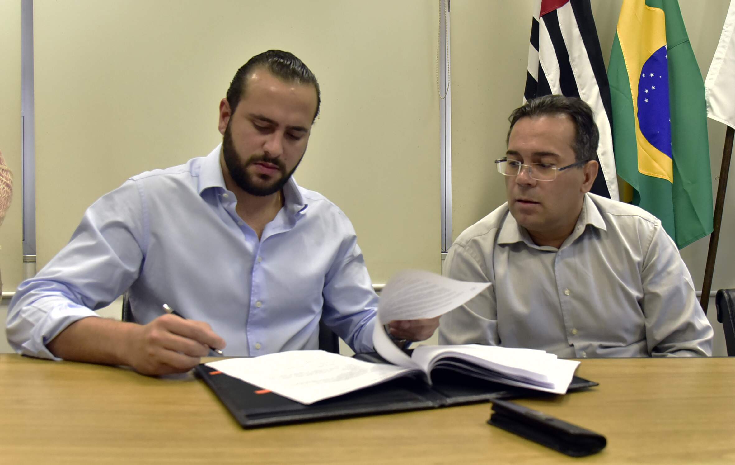 Assinatura aconteceu na sede da Prefeitura de Cubatão na sexta-feira