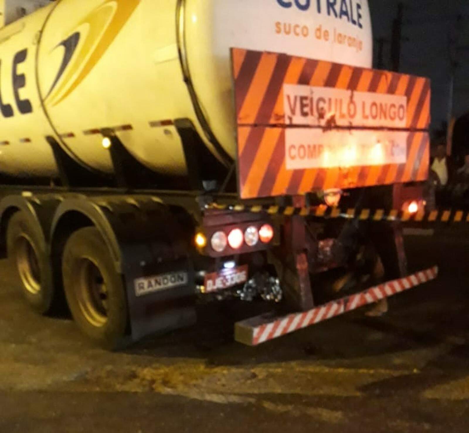 Mulher morre após ser atropelada em ciclovia por caminhão de suco de laranja em Guarujá