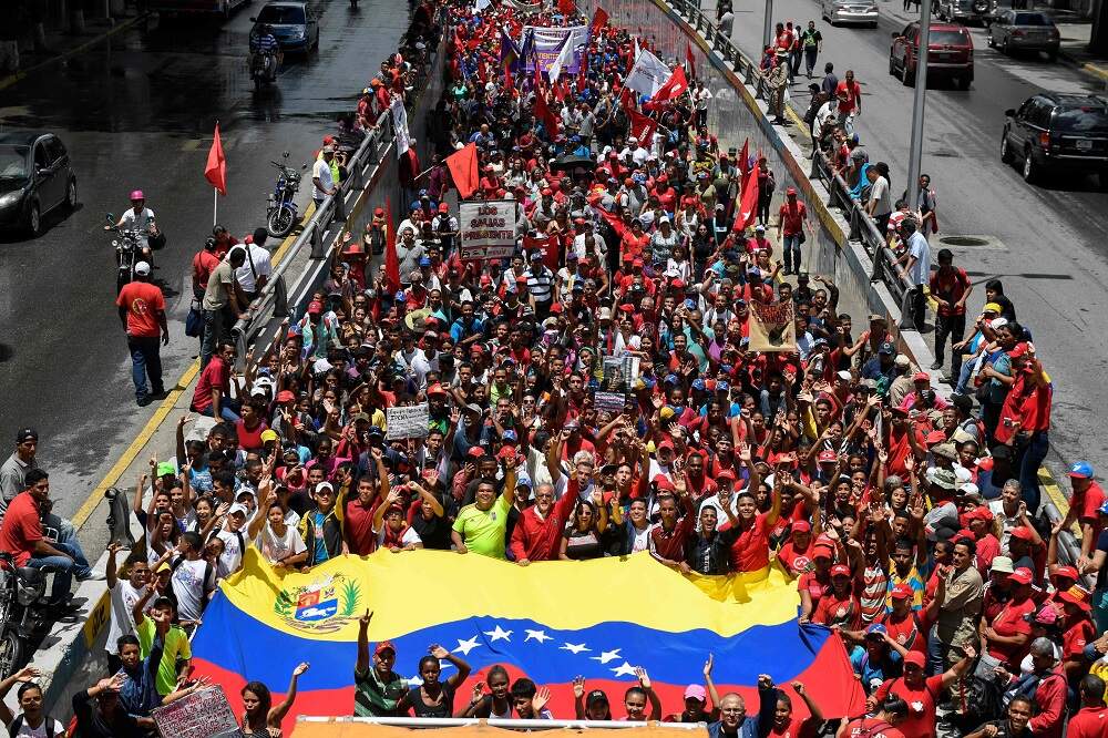Grupos de apoio a Maduro protestaram na terça-feira em Caracas