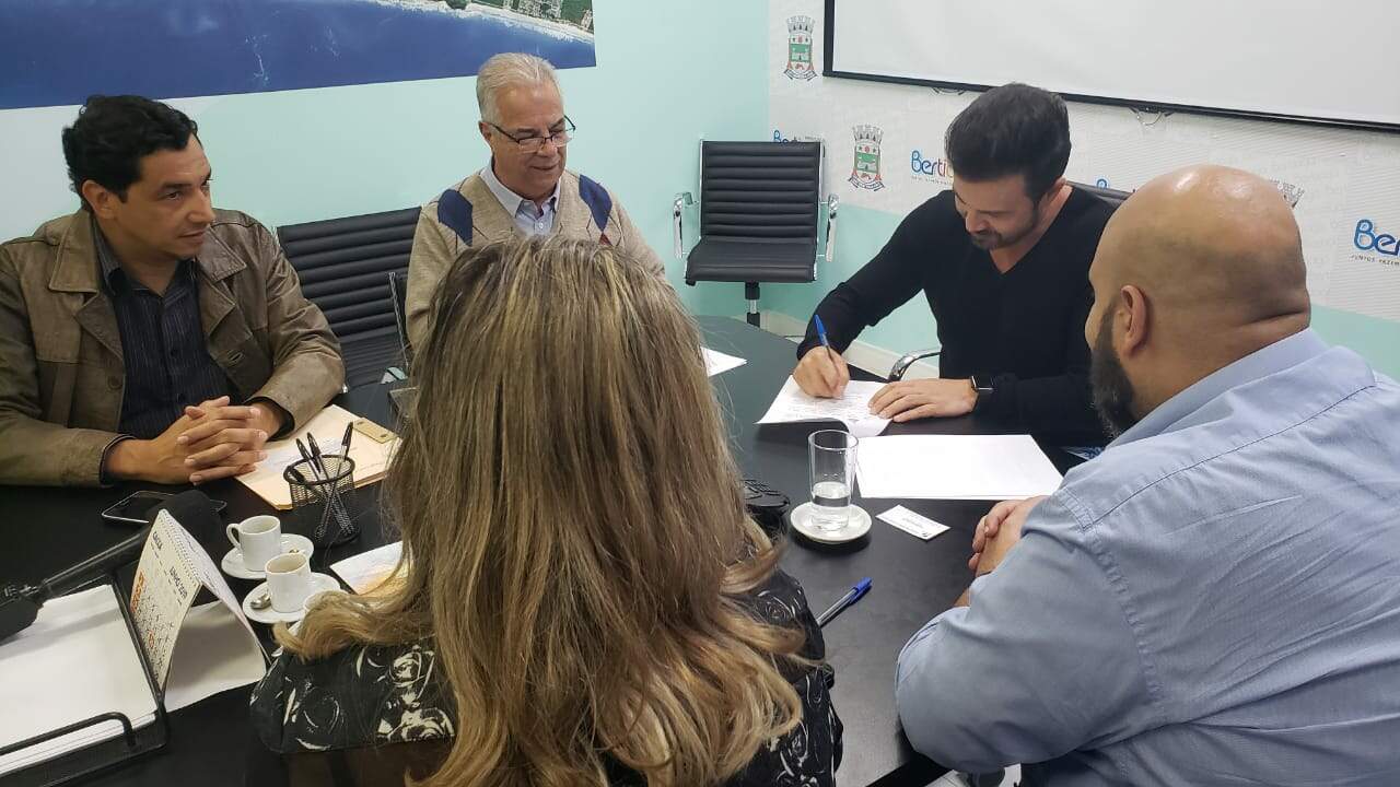 Prefeitura e a Cohab Santista assinaram, na quarta-feira (17), o termo de cooperação técnica