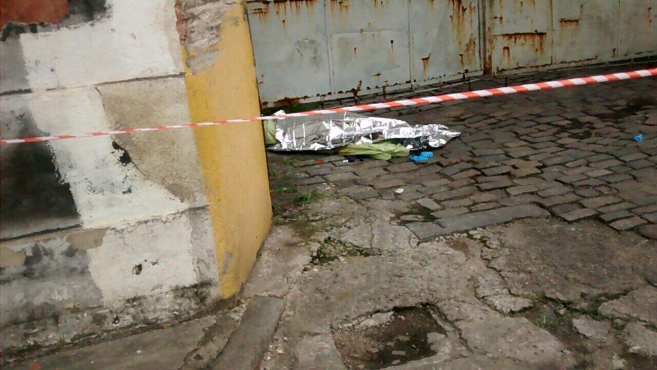 Corpo de Carlinha foi encontrado na frente de uma transportadora, em Santos 