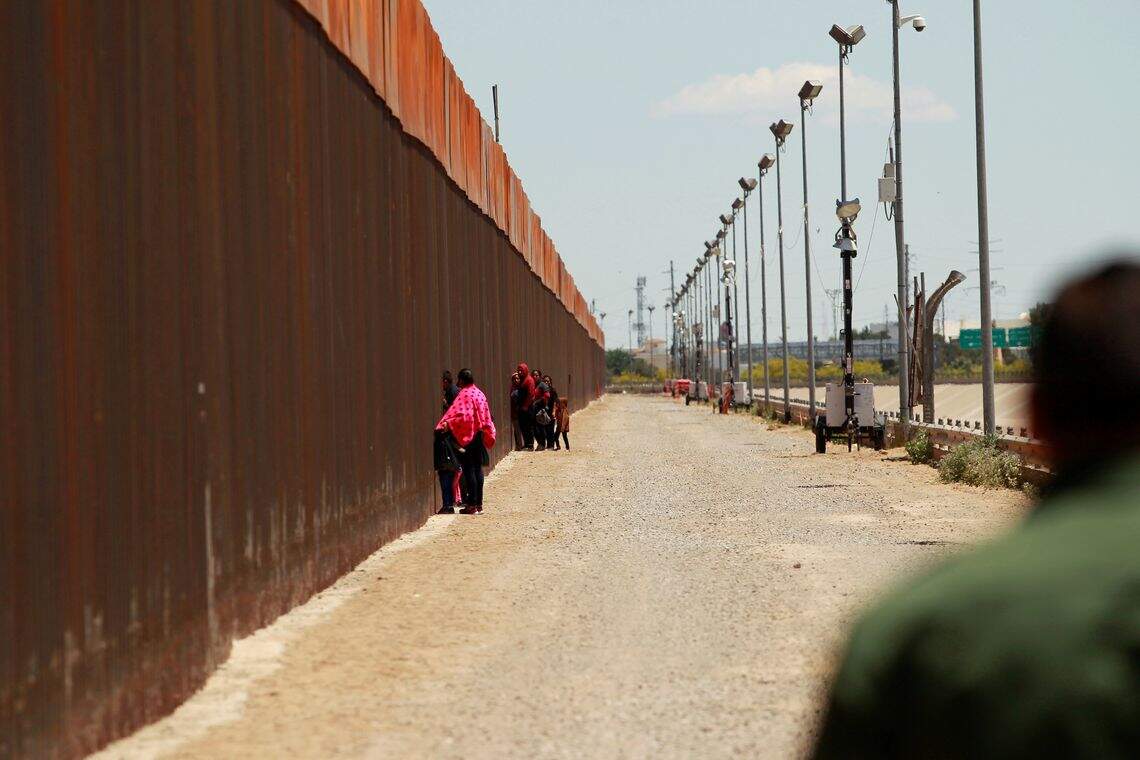 Trump prometeu construir um muro passando pela metade da fronteira de 3.200 quilômetros com o México