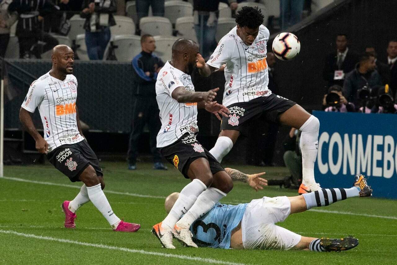 Corinthians bateu a equipe uruguaia por 2 a 0 na última semana 