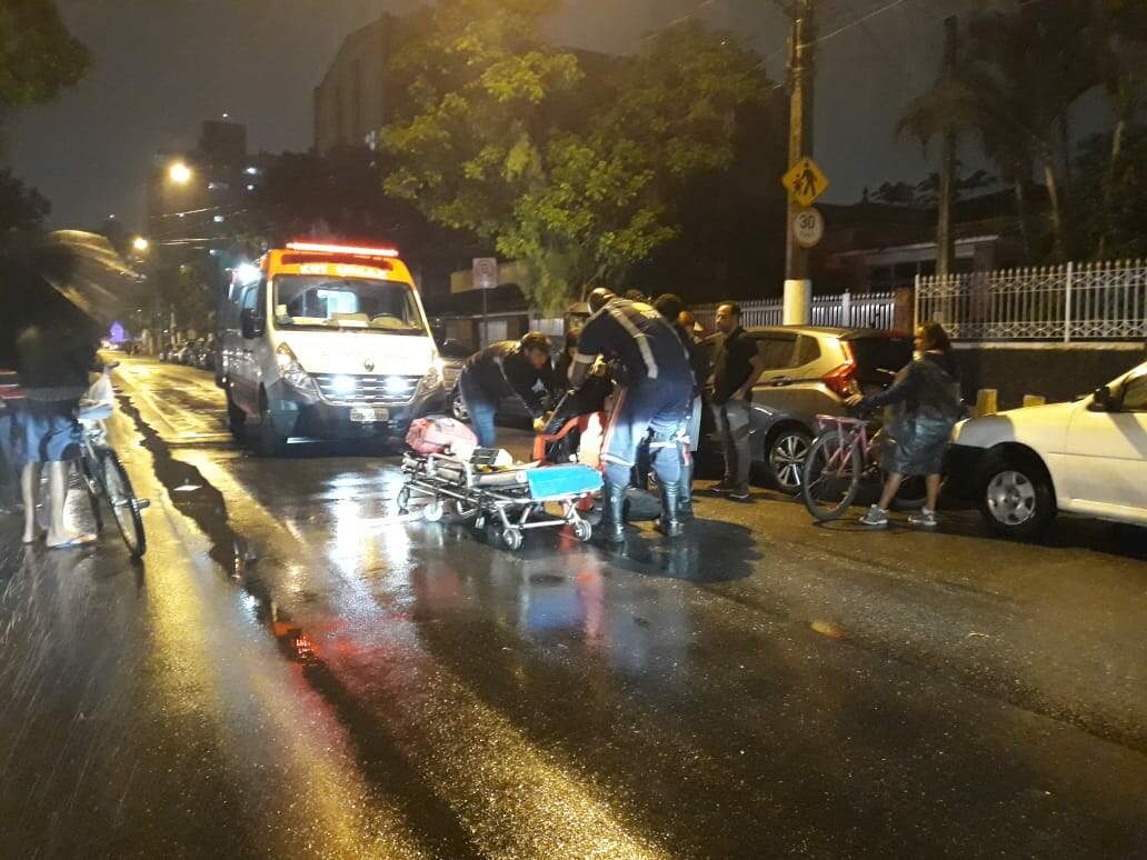 Três pessoas ficaram feridas em um acidente de trânsito no Marapé, em Santos