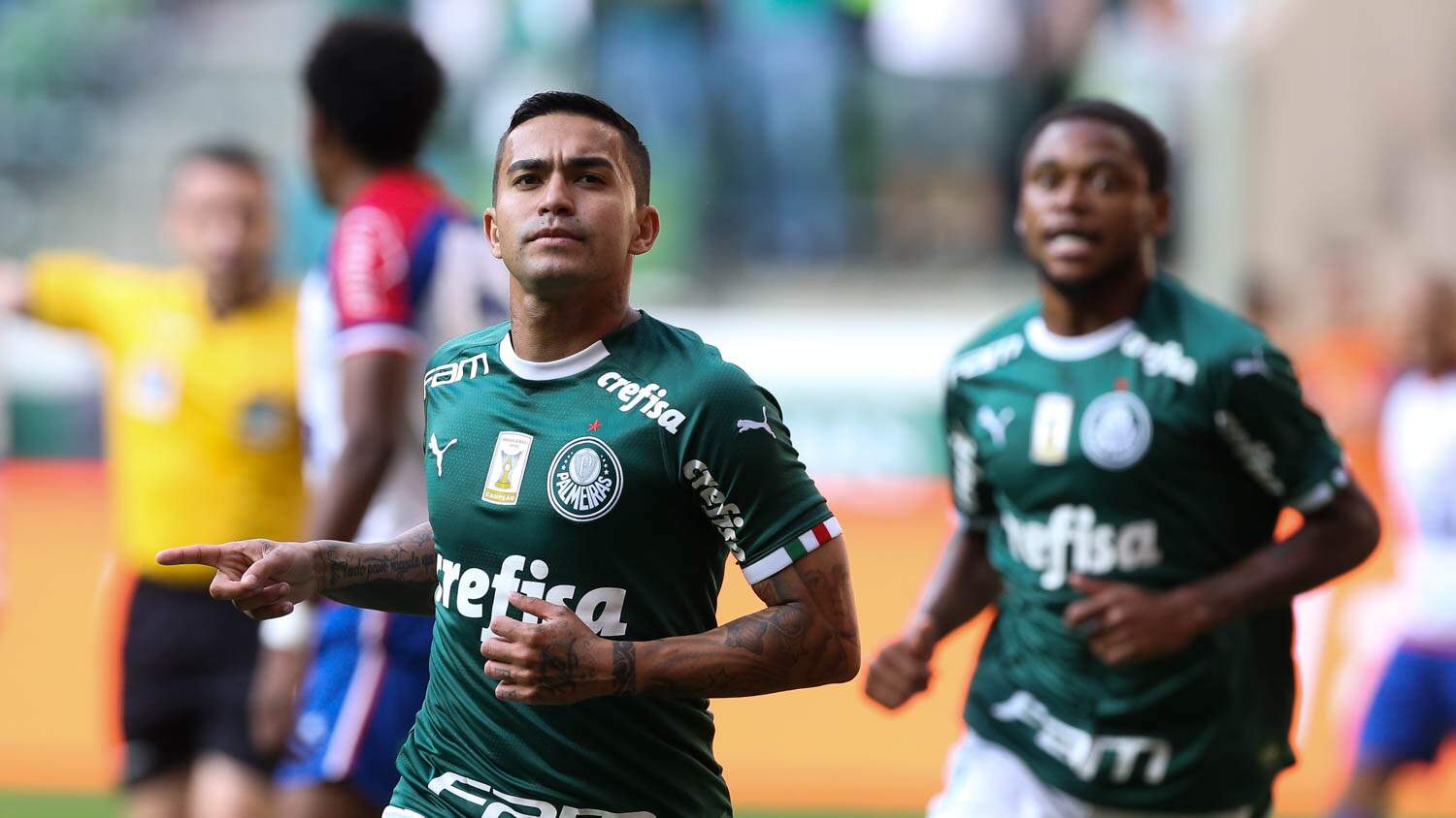 Melhor em campo, Dudu marcou os dois gols do Palmeiras no empate em casa diante do Bahia
