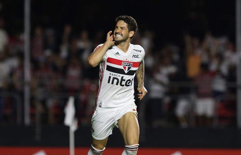 Alexandre Pato marcou dois gols na vitória contra o Santos