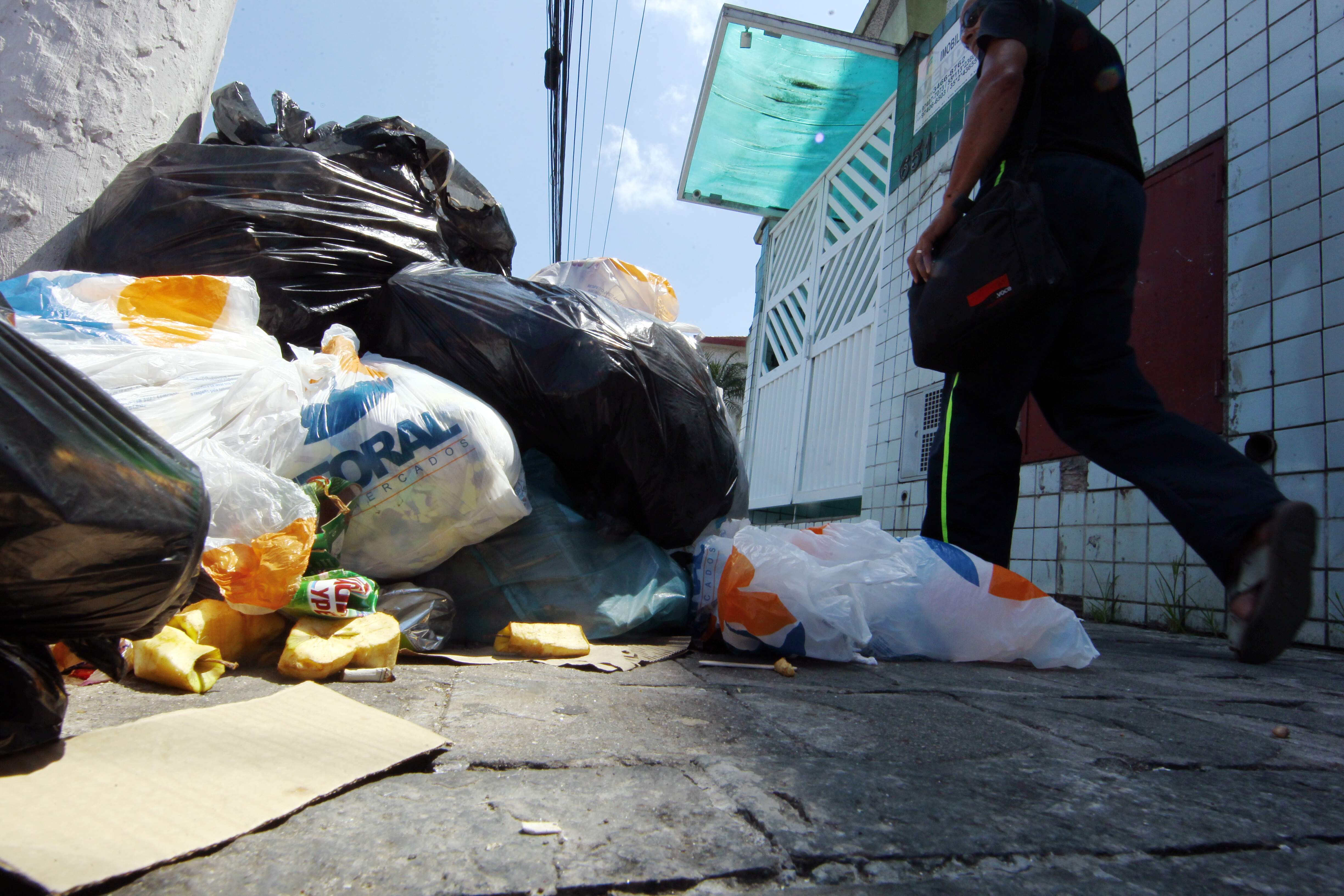 Serviços de coleta de lixo em São Vicente foram mantidos após assinatura de novo contrato
