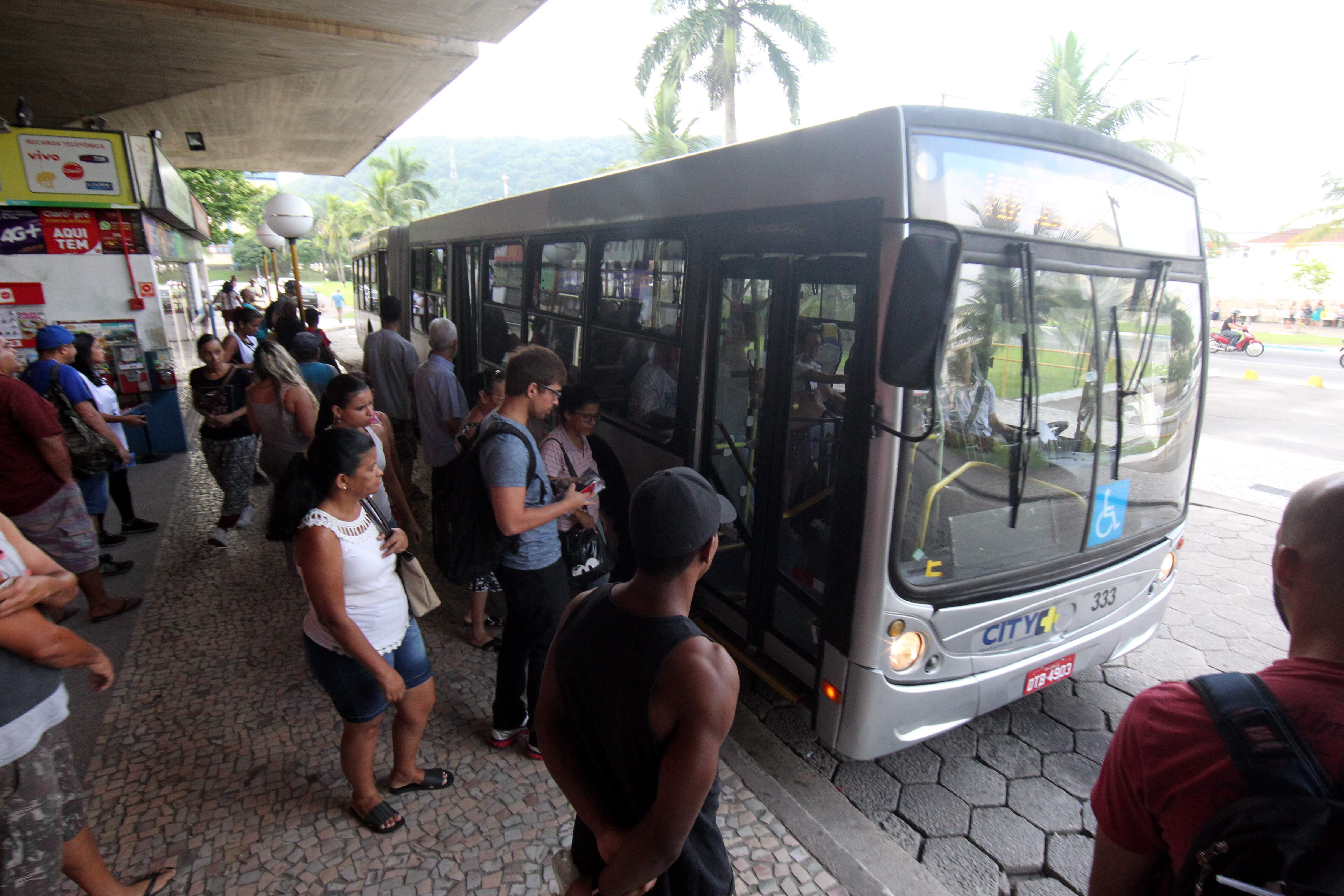 Polícia Civil investiga comércio ilegal de cartões transporte municipal em Guarujá
