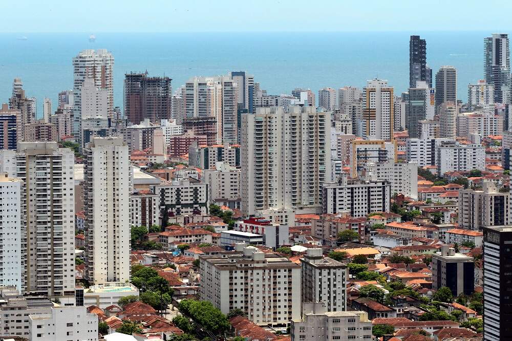 Prédios em Santos: linhas trocarão TR por IPCA; governo precisa explicar risco de alta da inflação
