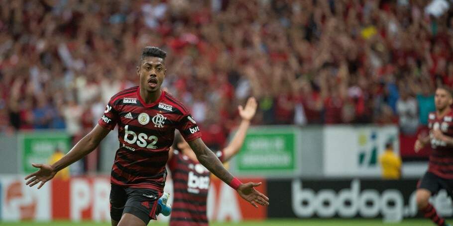 Bruno Henrique fez o primeiro gol da vitória de 4 a 1 do Flamengo no clássico