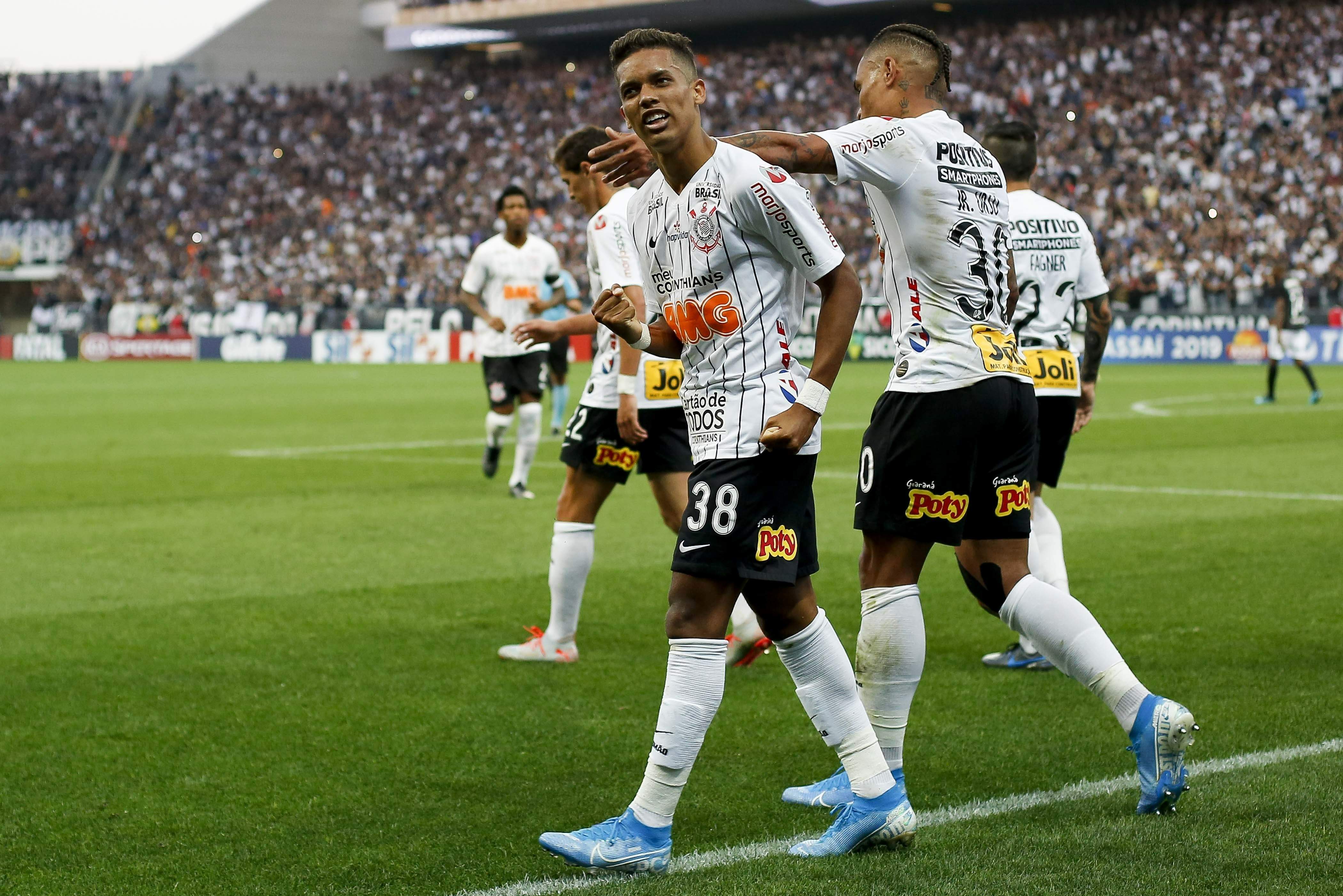 Após retorno da Copa América, Pedrinho tem aumentado seu rendimento em campo com o Corinthians