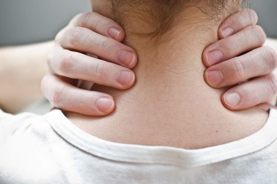 Segundo especialistas, 25% dos AVCs em jovens são causados por estalar o pescoço