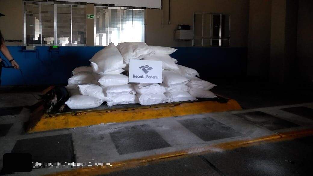 Receita localiza quase 1,5 tonelada de cocaína em carga de açúcar no Porto de Santos