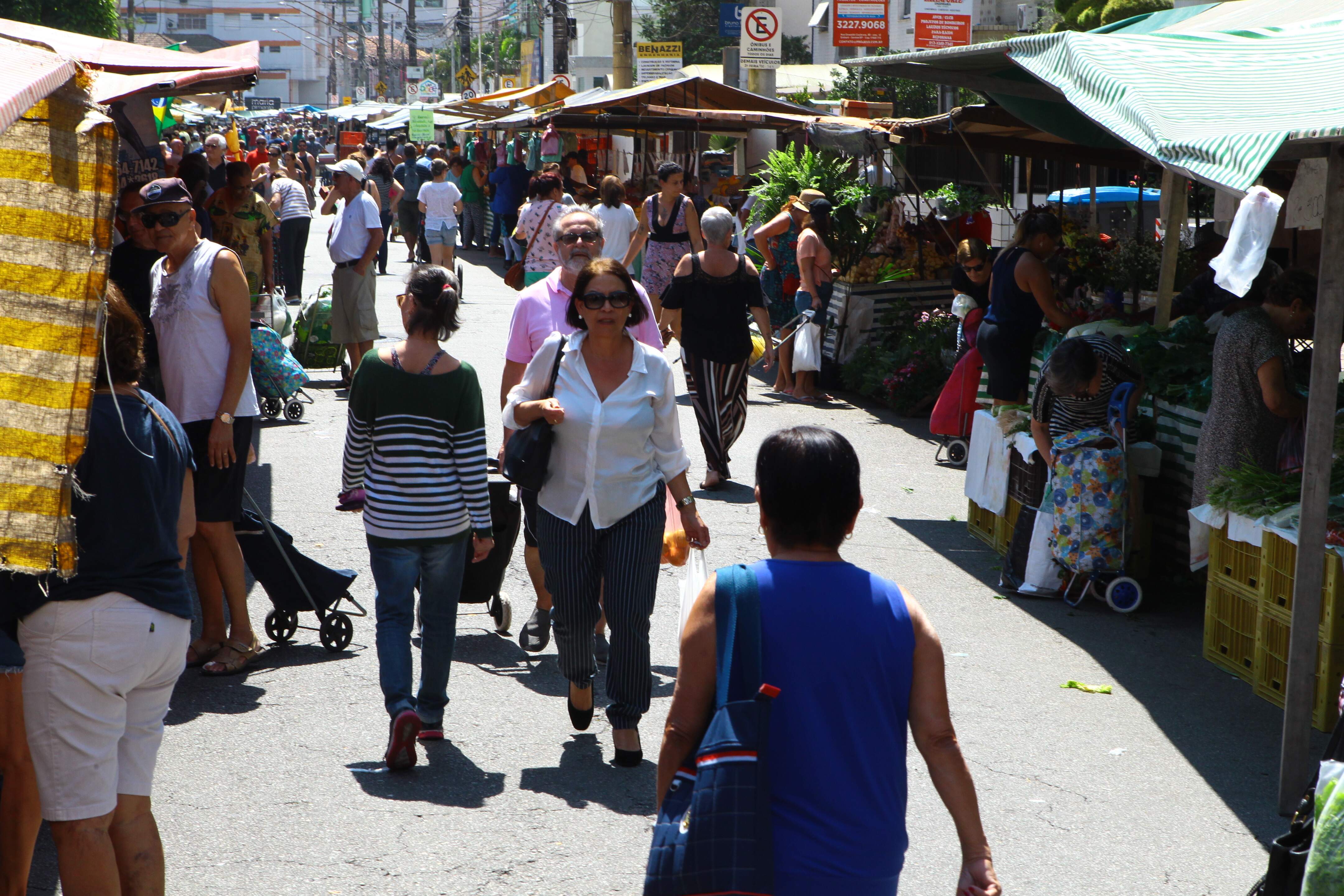 No Boqueirão, é possível encontrar feirantes que oferecem serviços e vendem produtos para casa