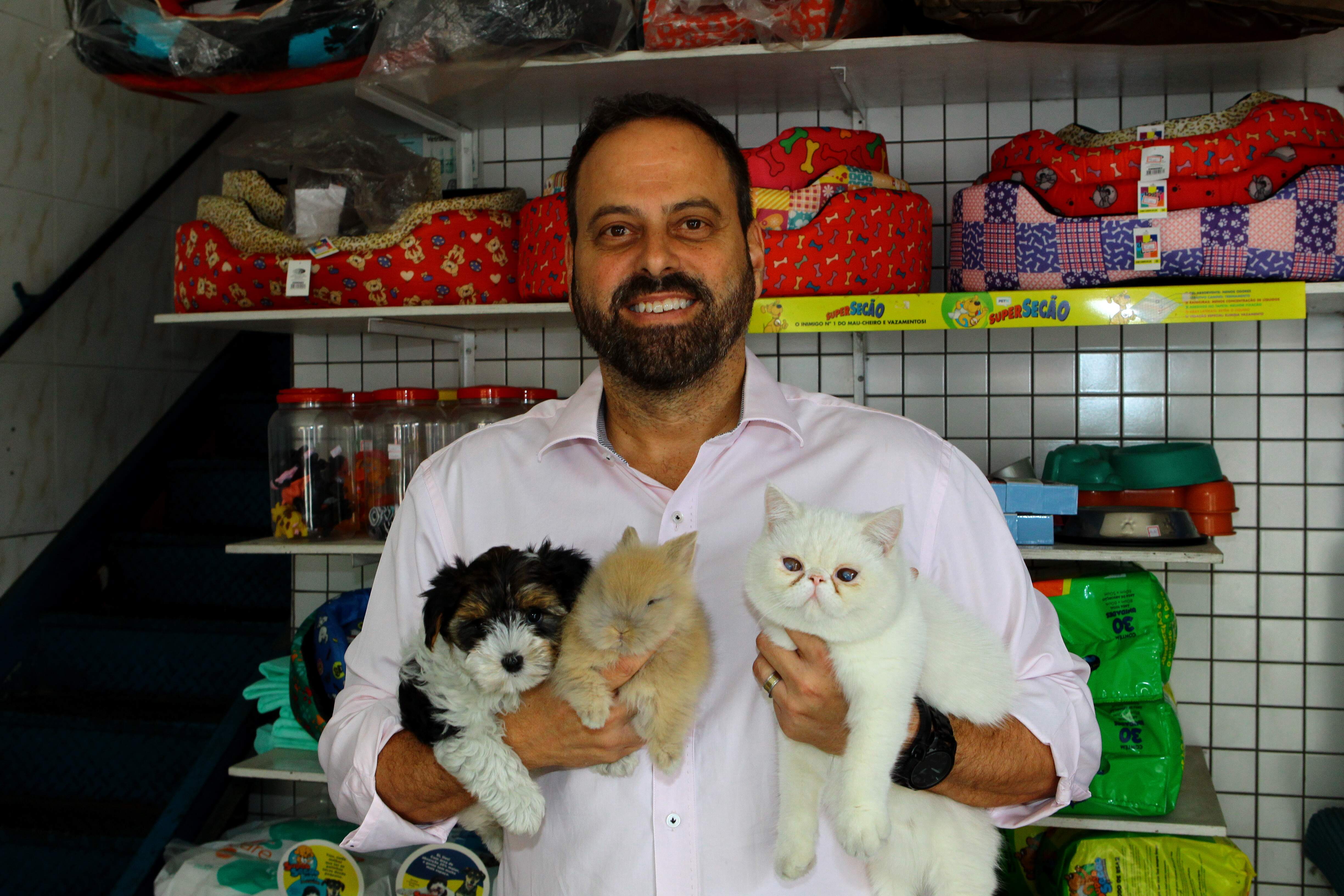 Eduardo Paiva estuda levar seu pet shop do Embaré, em Santos, para outra cidade da Baixada Santista