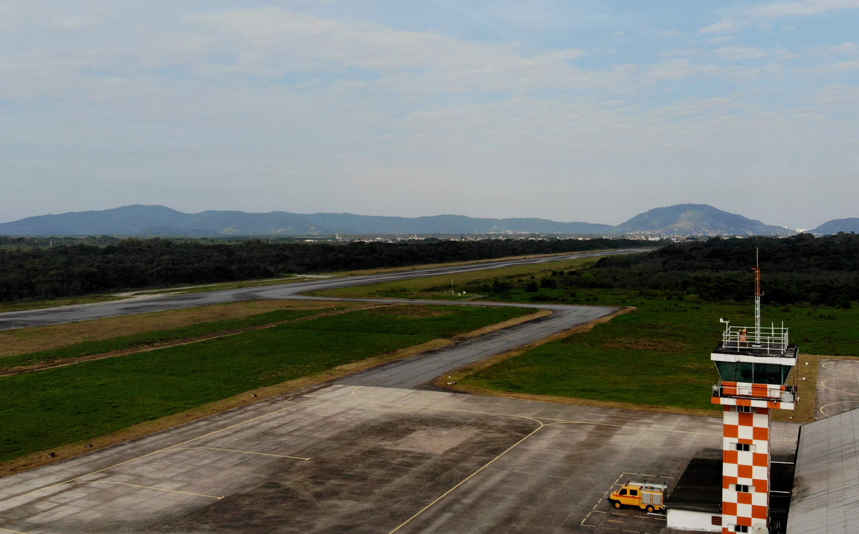 Parte da Base Aérea, em Vicente de Carvalho, deverá receber voos comerciais