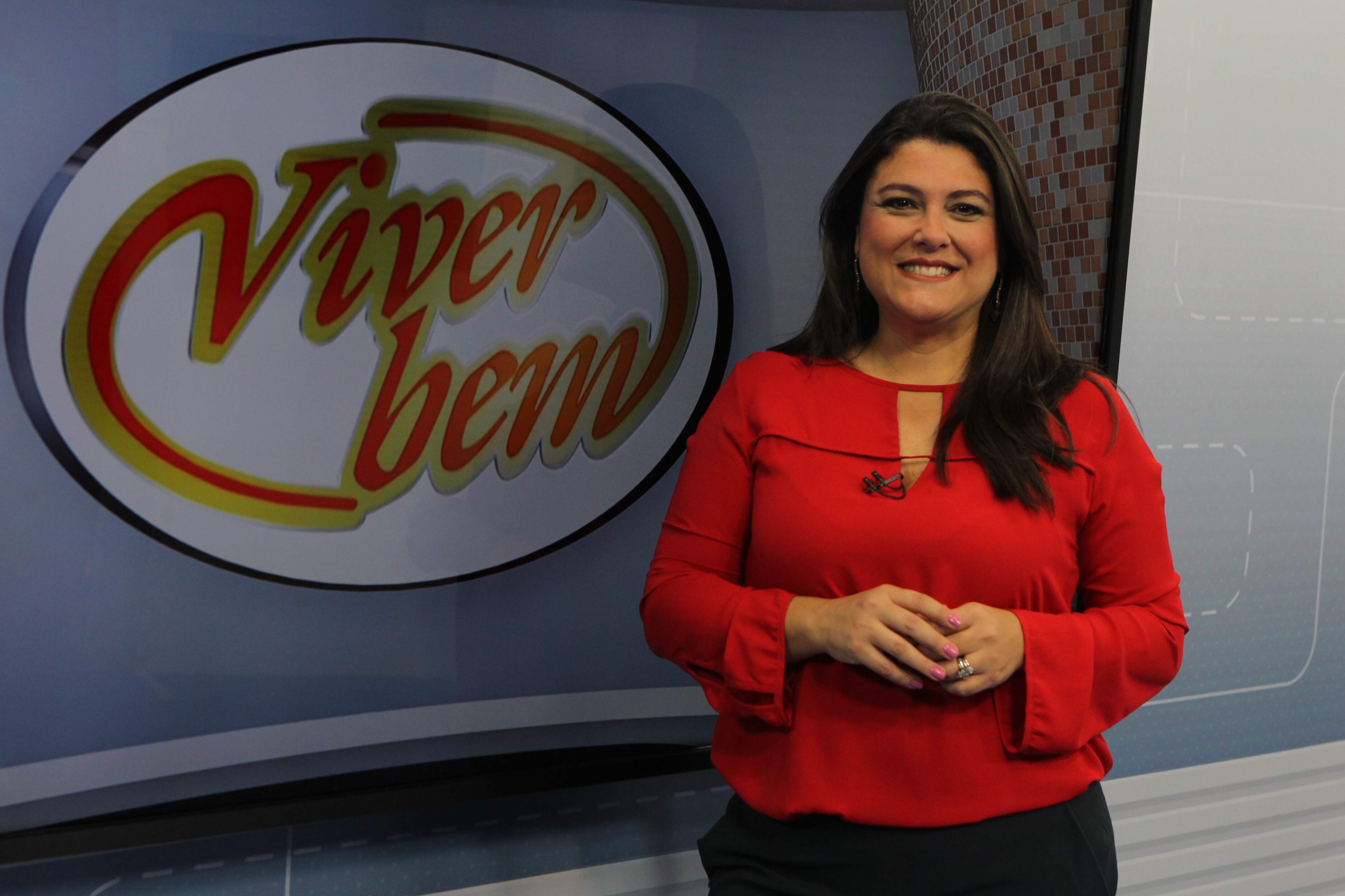 Janaína Hohne é apresentadora do Viver Bem desde dezembro de 2005
