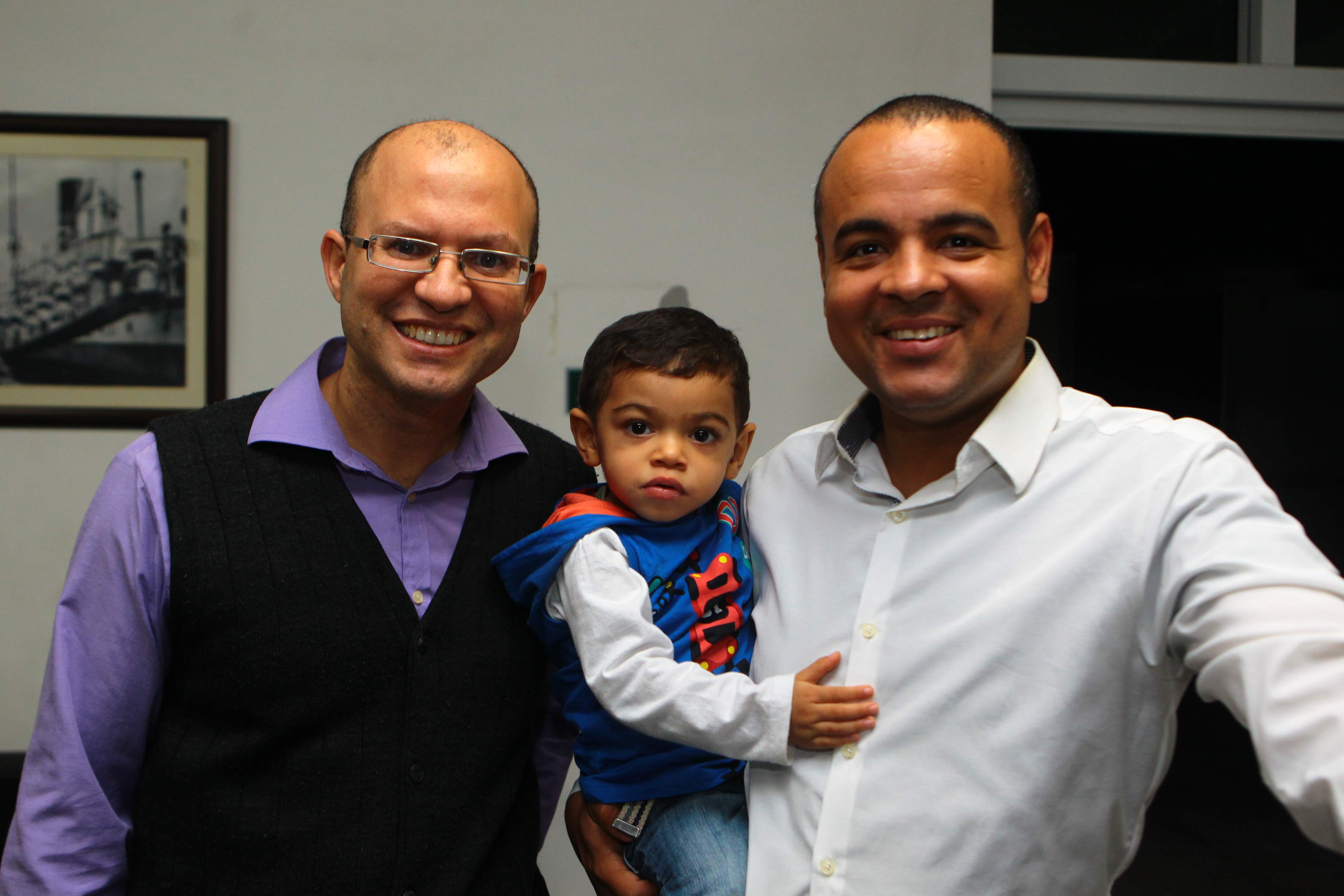 Alexandre, Cristian e Raul: família completa após a adoção, em 2018