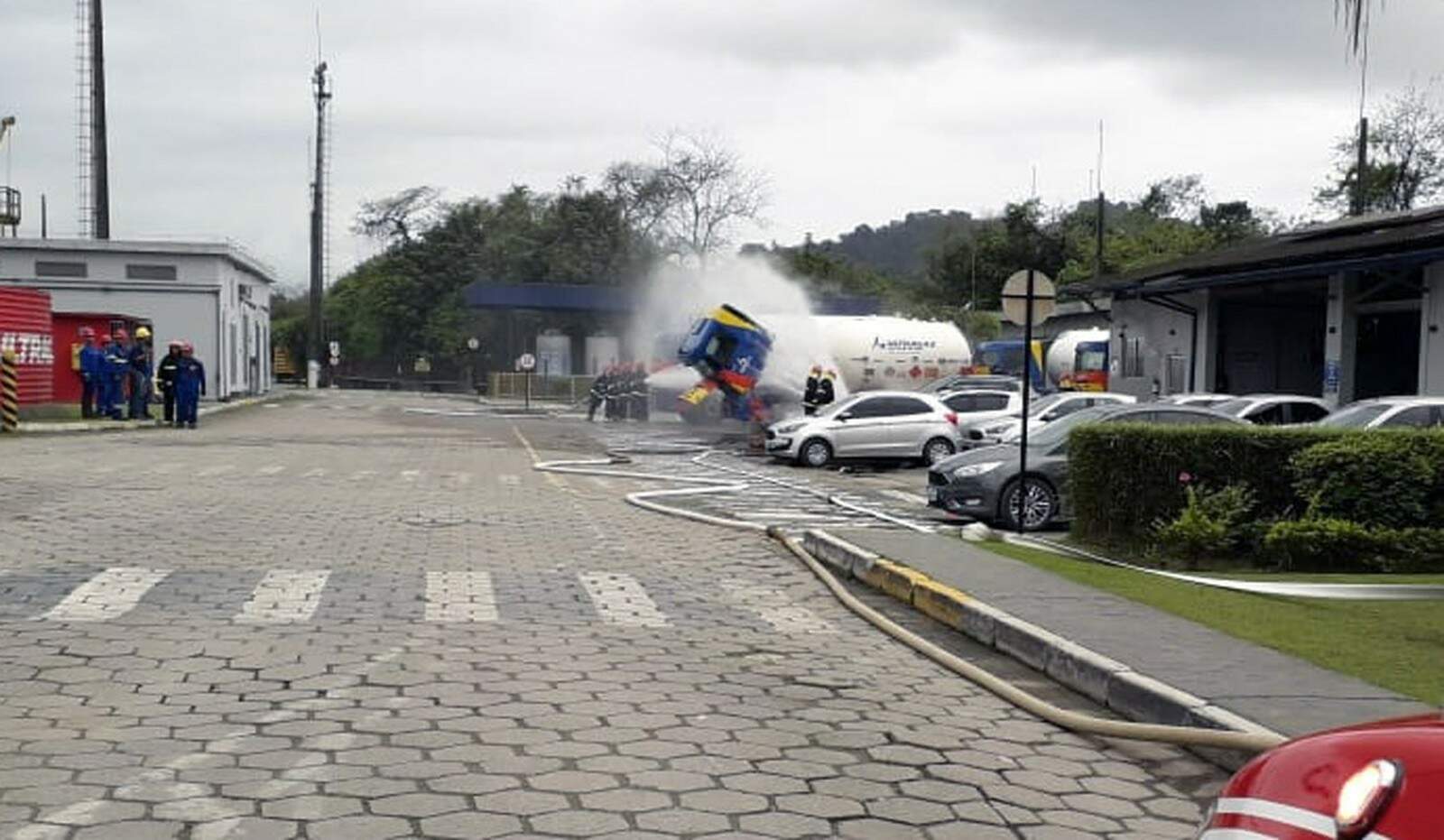 Vazamento de GLP, o gás de cozinha, aconteceu no pátio da Ultragaz, em Santos