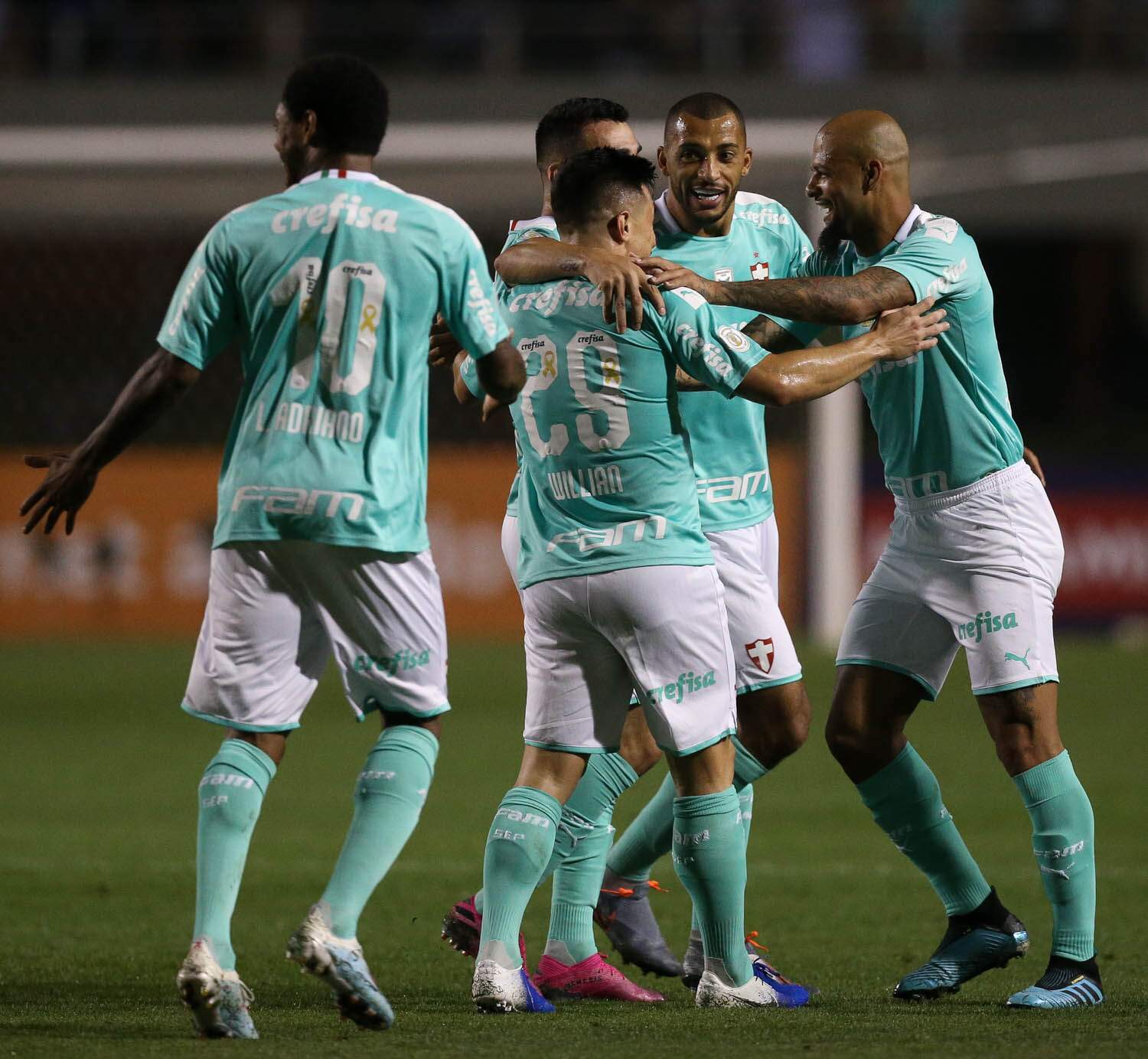 Palmeiras goleou CSA por 6 a 2 e segue na cola do Flamengo