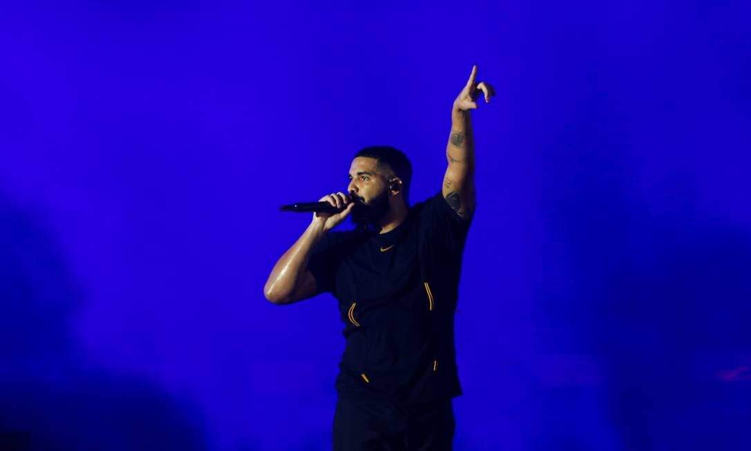Drake é o único MC no palco e a verdade é que ele sabe fazer tudo que suas músicas sugerem