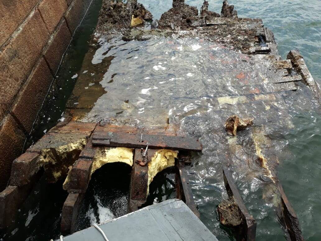 Destroços precisaram ser retirados por rebocadores do alto mar 